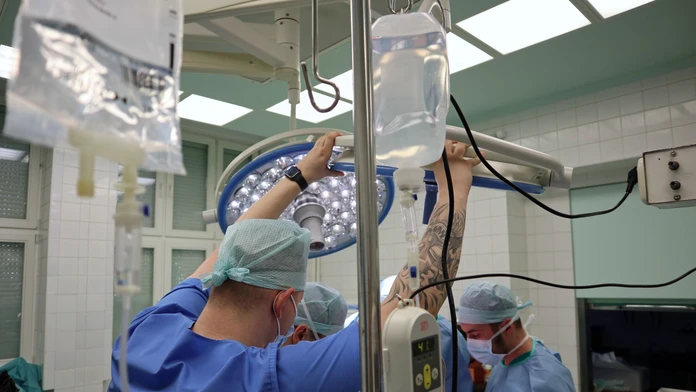 Na snímke realizácia unikátneho operačného výkonu, ktorý realizuje chirurgické oddelenie Fakultnej nemocnice s poliklinikou v Žiline ako jediné špecializované pracovisko na Slovensku metódou s názvom HIPEC.