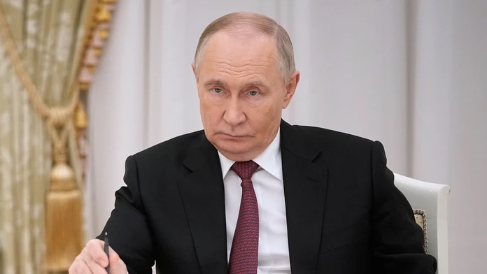 Putin testuje Západ taktikami „tesne pod hranicu vojny“. Mierovými rokovaniami len naťahuje čas, tvrdí šéfka špiónov