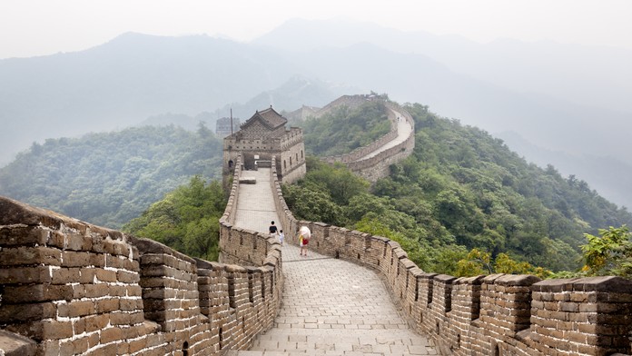 FOTO: Robotníci bagrom zničili časť Veľkého čínskeho múra, chceli si skrátiť cestu