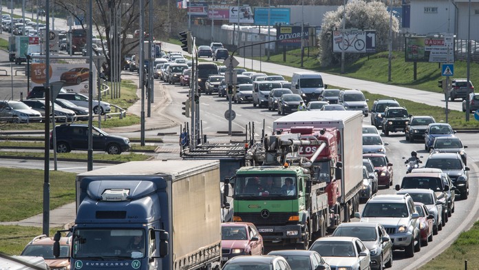 Na snímke je dopravná zápcha
