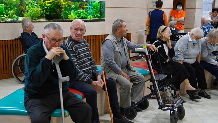 Dôchodcovia sa dočkali 14. dôchodku. Jeho presnú sumu vypočíta špeciálna kalkulačka