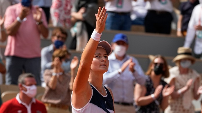Češka Barbora Krejčíková ovládla žensku dvojhru na Roland Garros.