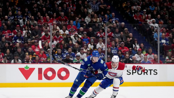 Montreal stratil štvorgólový náskok a podľahol Vancouveru. Boston prišiel o rekordnú víťaznú sériu