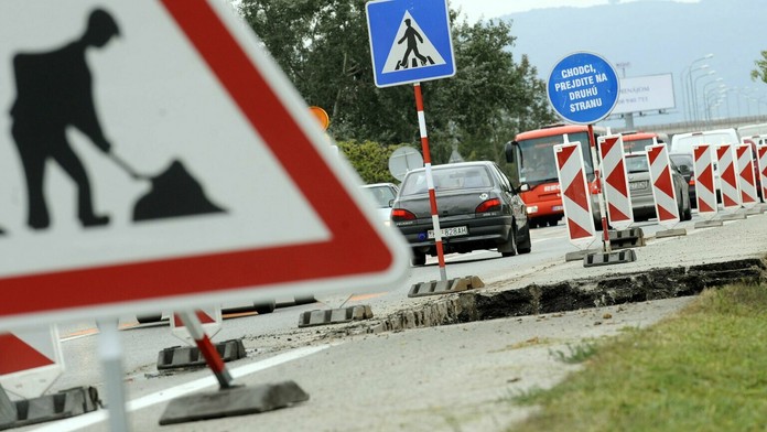 Darya drží svoje dieťatko.