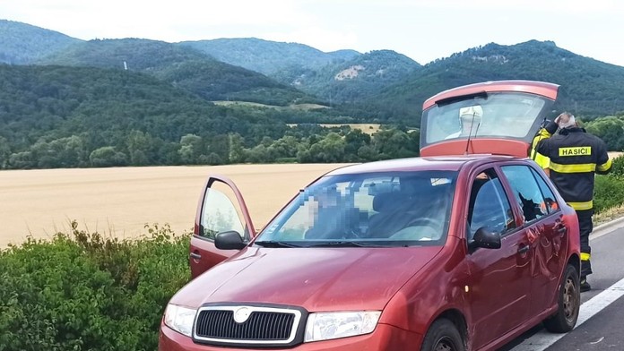 Nešťastie na R1: Žena vymieňala koleso na aute, vrazil do nej kamión