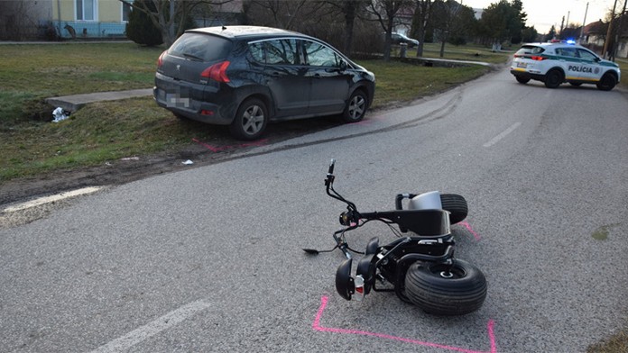 Opitý vodič zrazil v Sikeničke 16-ročné dievča na kolobežke.