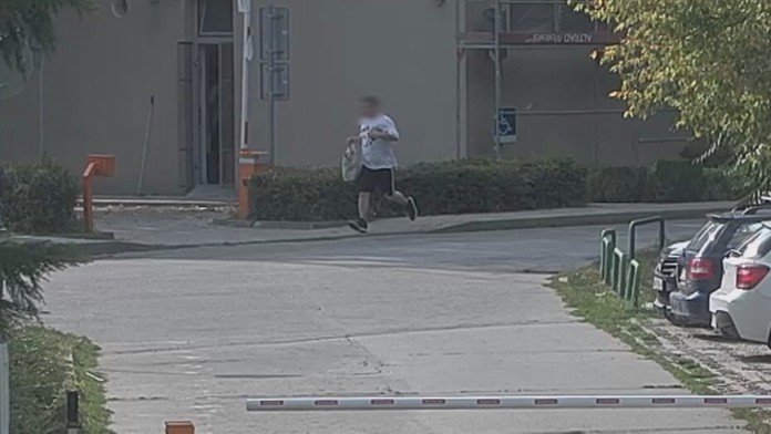 Učebnica Brannej výchovy z čias socializmu pre ôsmakov.