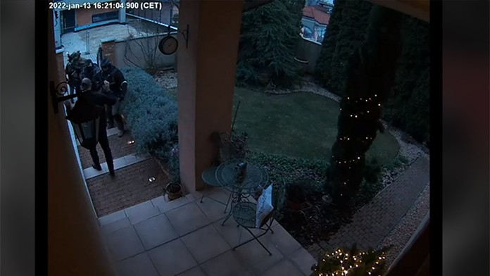 Zatýkanie Norberta Bödöra.