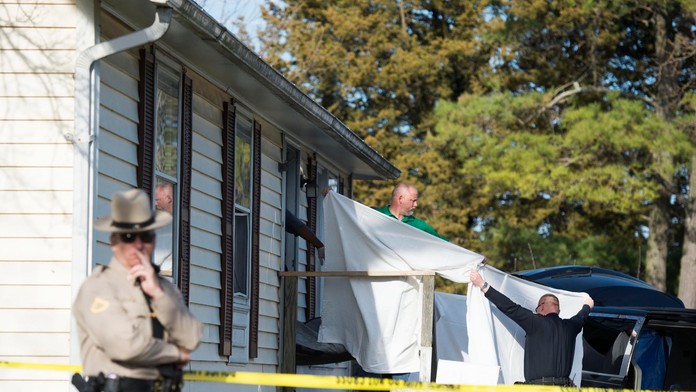 Sedem detí a ich otca našli policajti v pondelok mŕtvych v dome v mestečku Princess Anne.