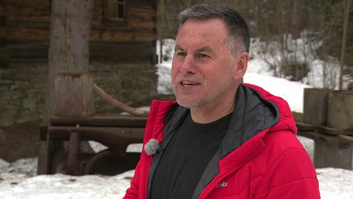 Sagan za jazdcami tímu Ineos.