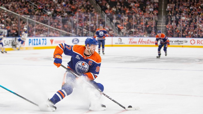 VIDEO: McDavid zariadil Edmontonu bod, nováčik vyrovnal v poslednej sekunde a zavelil k obratu