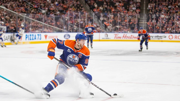 VIDEO: McDavid zariadil Edmontonu bod, nováčik vyrovnal v poslednej sekunde a zavelil k obratu