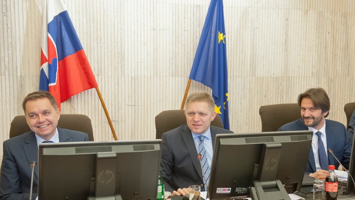 Na snímke zľava minister financii SR Peter Kažimír, predseda vlády SR Robert Fico a minister vnútra SR Robert Kaliňák