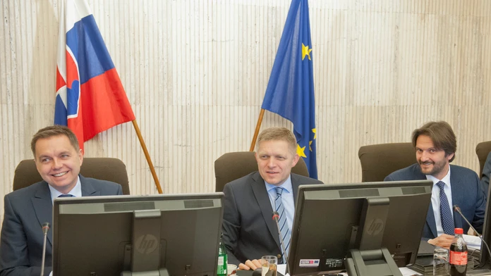 Na snímke zľava minister financii SR Peter Kažimír, predseda vlády SR Robert Fico a minister vnútra SR Robert Kaliňák