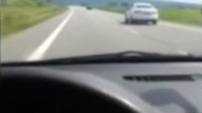 Šialená jazda. Mladík si natočil vlastnú smrť na mobil.