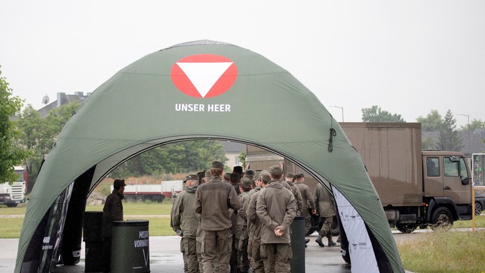 Rakúsko vyslalo na Slovensko špeciálnu jednotku armády. Bude pomáhať so slintačkou