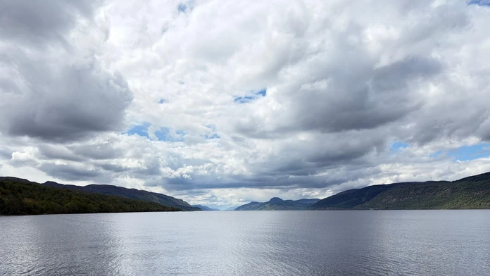 FOTO: Prekvapivý nález v jazere Loch Ness. Satelitná snímke odhalila tri tajuplné objekty