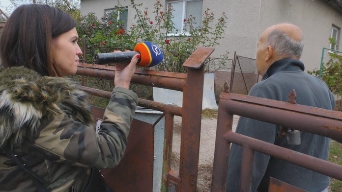 Parkovisko pri čerpacej stanici.