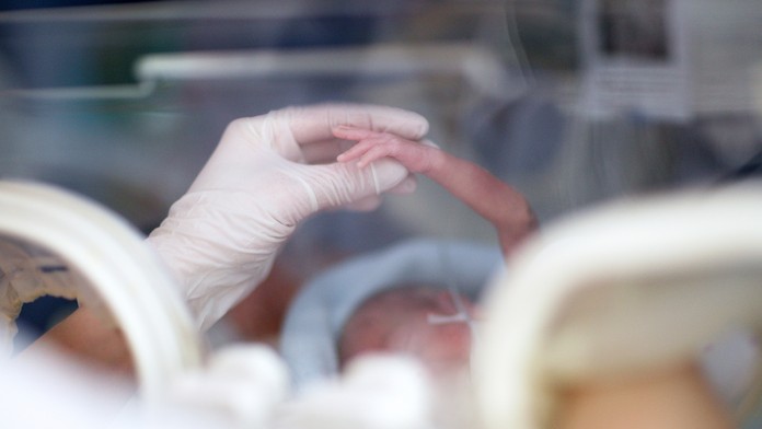 Dieťa v inkubátore (ilustračné foto)