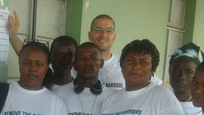 Vyliečený ošetrovateľ William Pooley.