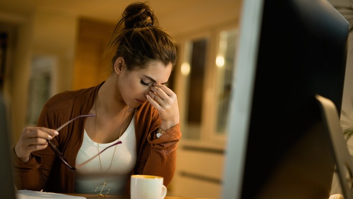 Unavené oči. Pozrite sa, ako im môžete dopriať úľavu, aj keď denne pracujete s počítačom