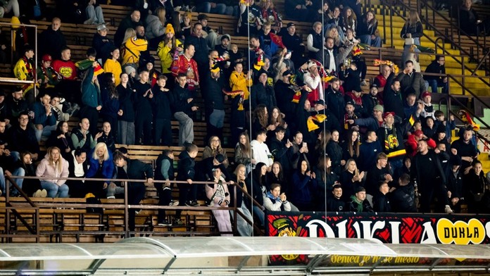 Tragédia na slovenskom hokejovom zápase. Na tribúne zomrel fanúšik