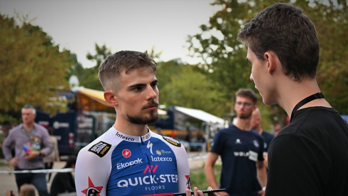 Martin Svrček poskytuje rozhovor na Okolo Slovenska 2022