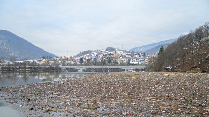 Nekonečný príbeh. Vodnú nádrž Ružín opäť zaplavili tony odpadu