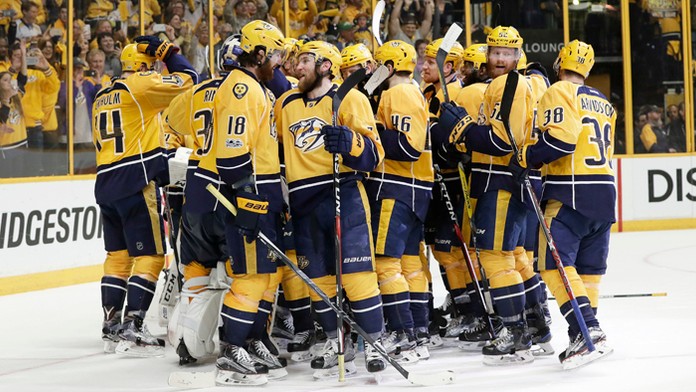 Hráči Nashville Predators sa tešia z postupu do finále NHL.