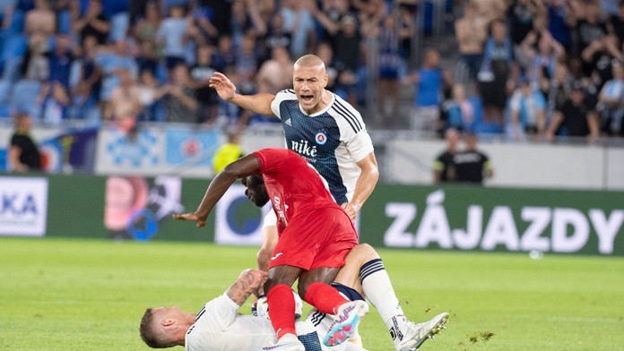 Kucka sa ospravedlnil za uhryznutie. Súper ho vraj predtým doškriabal do krvi