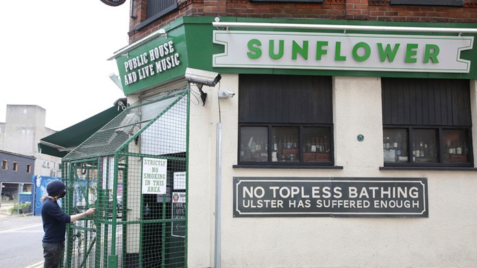 Na archívnej snímke pohľad na Medzinárodnú vesmírnu stanicu (ISS) z Atlantisu.