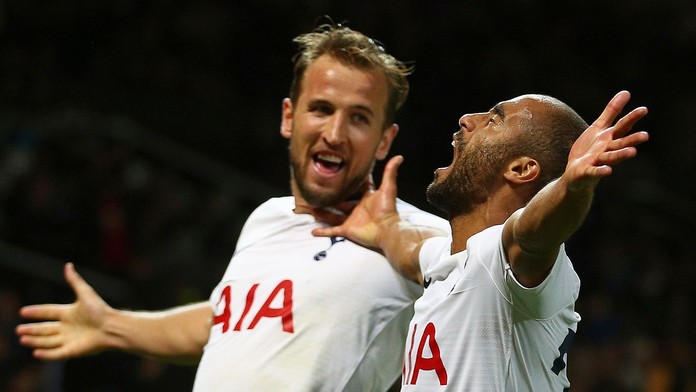 Lucas Moura oslavuje svoj druhý gól do siete Manchestru United.