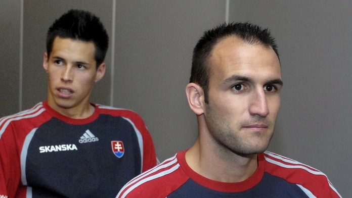 Robert Vittek a Marek Hamšík počas zrazu slovenskej futbalovej reprezentácii v kvalifikácii na EURO 2008.