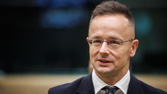 O vstupe Ukrajiny do EÚ rozhodnú Maďari, nie Zelenskyj, vyhlásil Péter Szijjártó