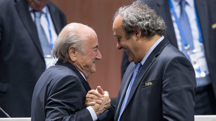 Na archívnej snímke Sepp Blatter a Michel Platini. 