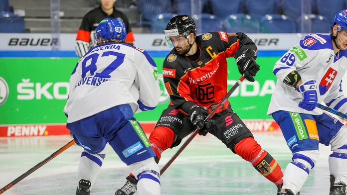 Zľava Pavol Regenda (SR), Marco Nowak (Nemecko) a Adrián Holešinský (SR).