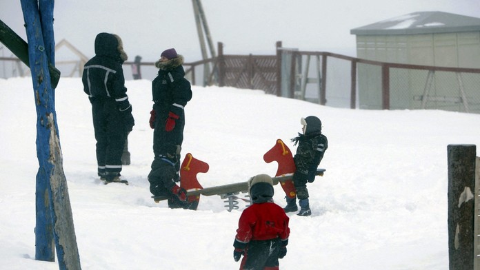 Horor na školskom dvore: Chlapca (†11) počas prestávky zavalila snehová jaskyňa