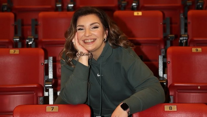 Simona First je tehotná!