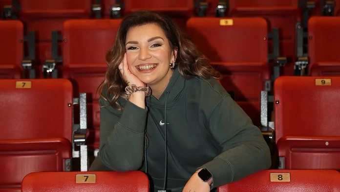 Simona First je tehotná!