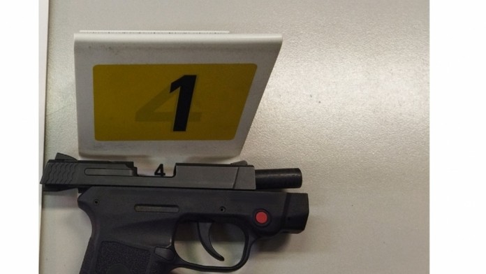 Zbraň, ktorou strieľal muž v Maďarsku.