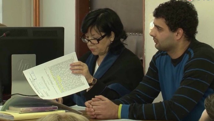 Hráč Fínska Sampo Ranta (uprostred) pred brankárom Samuelom Vyletelkom (Slovensko)..jpg