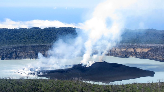 Sopka Manaro Voui na ostrove Ambae vo Vanuatu