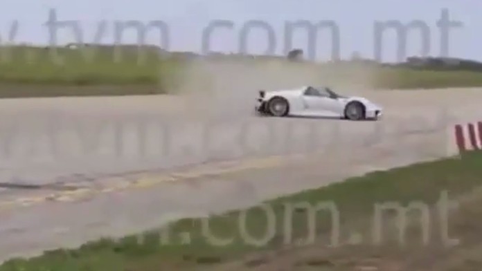 Milionár dostal šmyk a napálil to priamo do ľudí