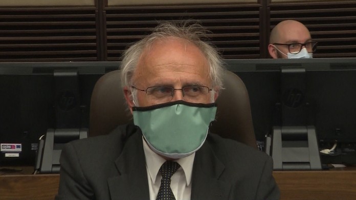 Minister Ján Mičovský totiž zvažuje demisiu