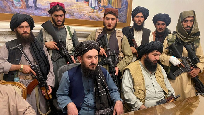 Bojovníci Talibanu obsadili prezidentský palác.