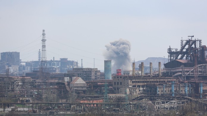 Z oceliarní Azovstaľ evakuovali všetky ženy, deti a seniorov
