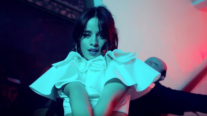 Camila Cabello vo videoklipe Hey Ma