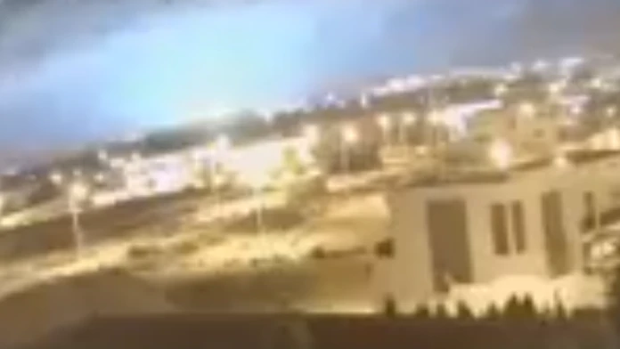 VIDEO: Pred zemetrasením v Maroku rozžiarilo oblohu modré svetlo. Odborníci prišli s možným vysvetlením