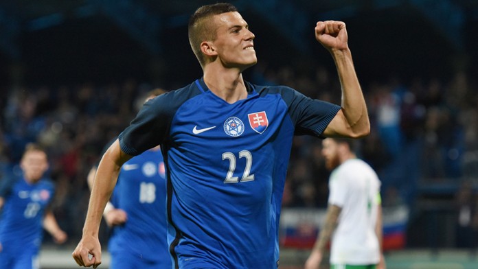 Na snímke sa raduje po strelení gólu hráč Slovenska Lászlo Bénes.