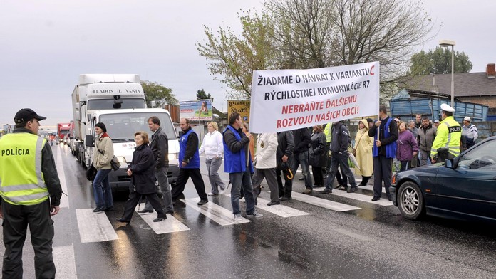 Protestný pochod obyvateľov Dunahsakej Lužnej.